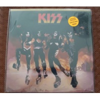 kiss_1_1965800385