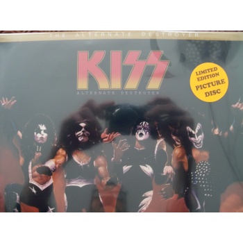 kiss_3_778461486